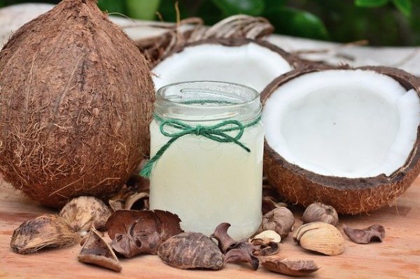 Natural remedies for frizzy hair